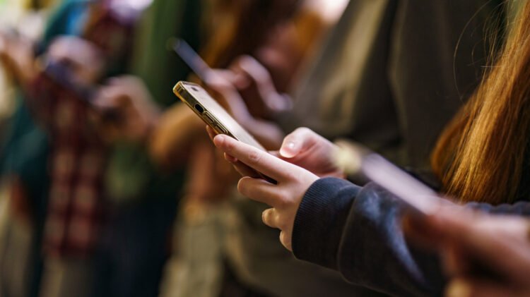 France Will Ban Social Media For Youngsters Beneath 15