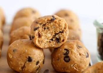 Peanut Butter Protein Balls (No Meals Processor!)