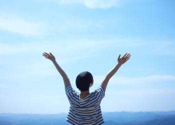 8 Methods to Be a Extra Constructive Particular person, Beginning Proper Now |