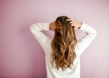 4 Habits that Hold Holding the Better of Us Again in Life