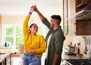 5 Relationship Myths That Refuse to Go Away