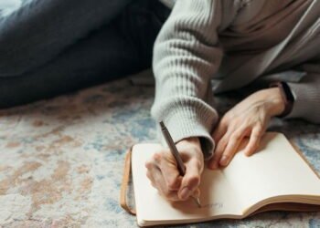Journaling for Anxiousness: Prompts, Science, and Strategies