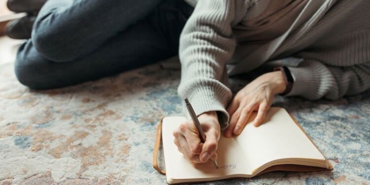 Journaling for Anxiousness: Prompts, Science, and Strategies