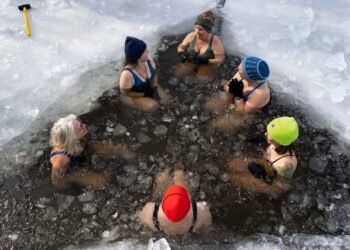 Extra Ladies Are Embracing Chilly Plunges As Science Continues To Reveal Actual Advantages