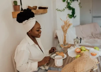 Aware Consuming: Easy methods to Use Mindfulness to Enhance Your Relationship with Meals