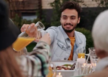 7 Necessary Cultural and Social Influences Behind Household Estrangement