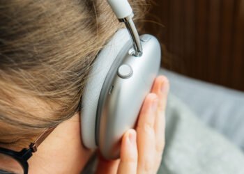 The Execs And Cons Of Utilizing Noise Cancelling Headphones