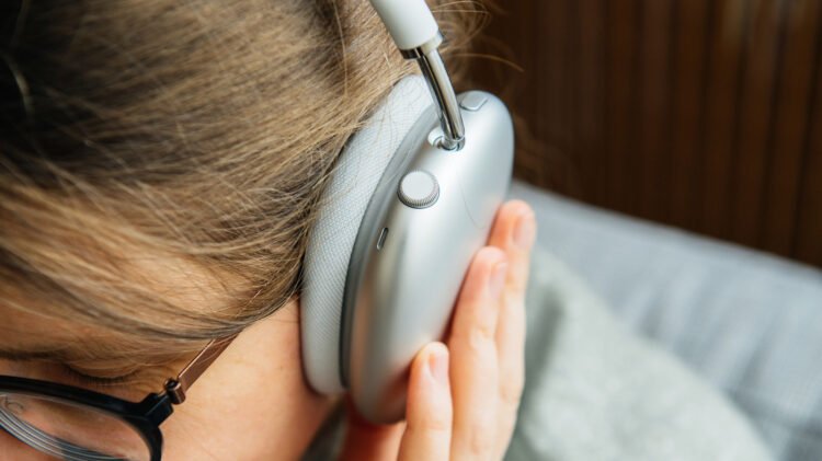 The Execs And Cons Of Utilizing Noise Cancelling Headphones
