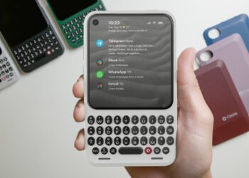 Clicks Communicator Shipments Start In December