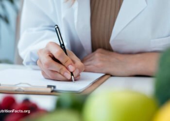 Why Don’t Well being Insurers Promote a More healthy Weight loss plan?