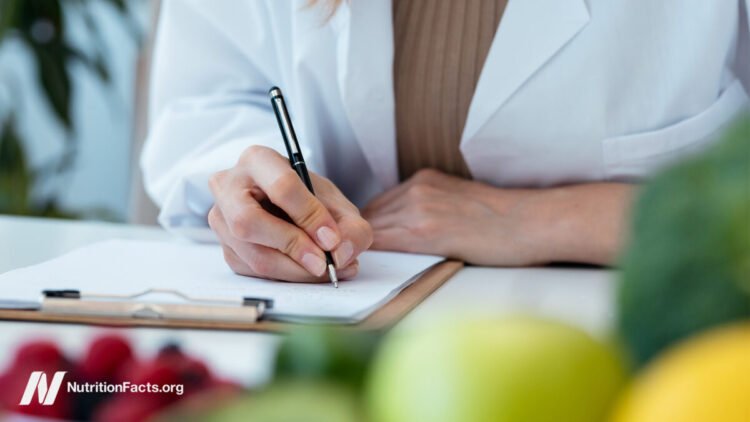 Why Don’t Well being Insurers Promote a More healthy Weight loss plan?