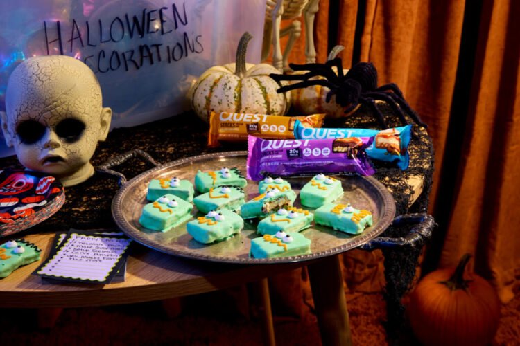 Quest White Chocolate Dipped Monster Deal with (Halloween Recipe)
