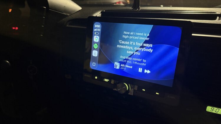 This Little-Recognized App Lets You Show Music Lyrics On Apple CarPlay