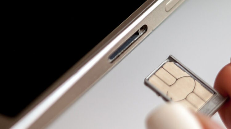 You Do not Have To Flip Off Your Cellphone To Swap SIM Playing cards (However You Most likely Ought to)