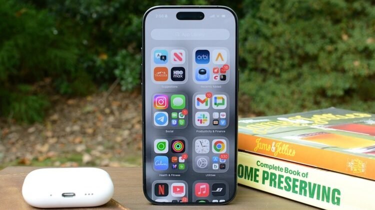 If Reminiscence Shortages Final, Tech Corporations Ought to Supply Low-cost Battery Replacements